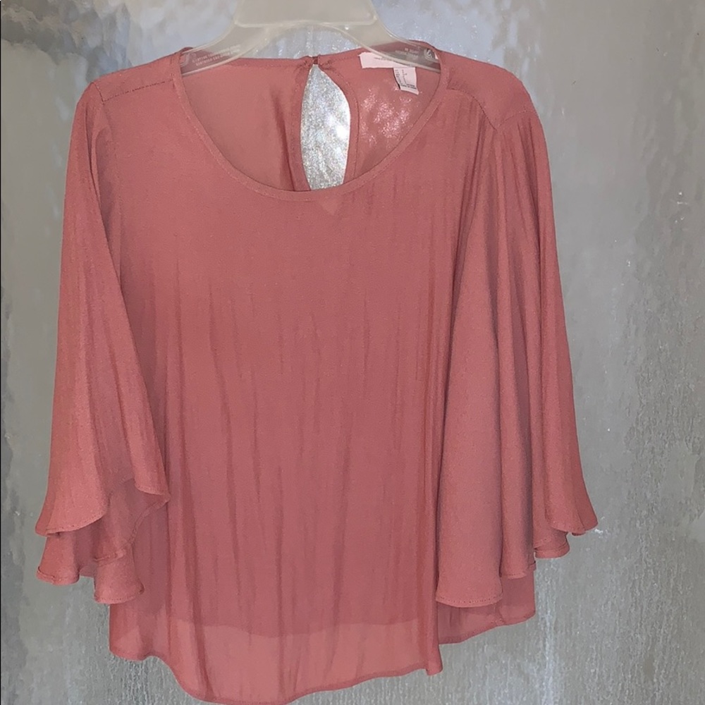 slightly cropped and flowy top.
